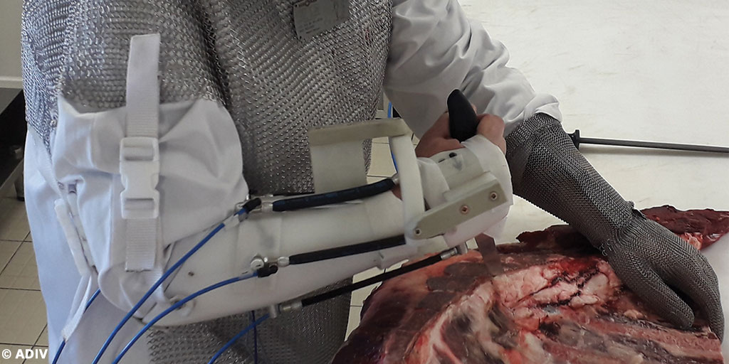 L’ADIV présente le premier démonstrateur d’exosquelette d’aide à la découpe de viande